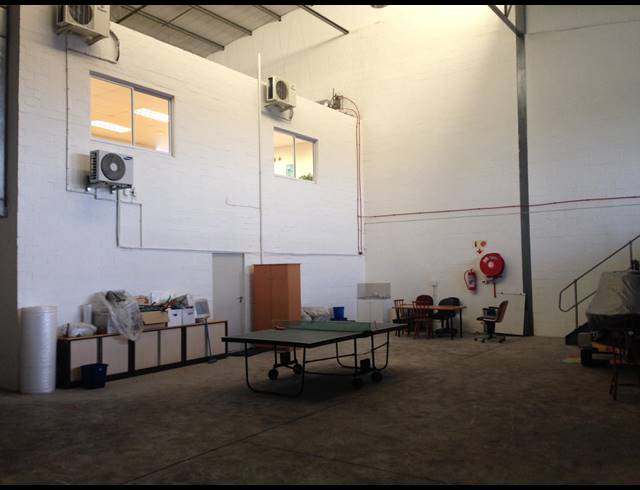 550M² WAREHOUSE TO LET IN AIRPORT INDUSTRIA